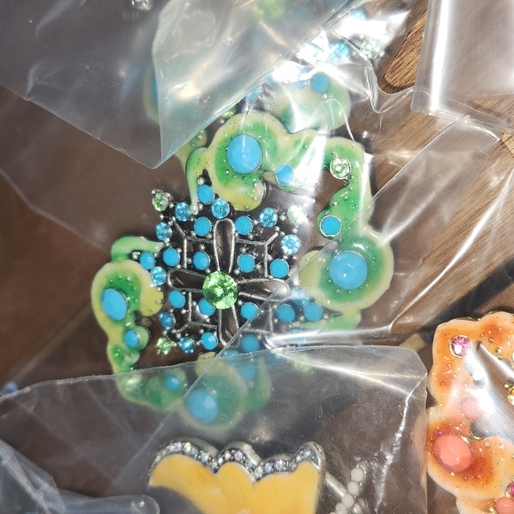 Neiman Marcus 9 Swarovski belt buckles/ scarf catcher use sash belt or snap belt - Picture 9 of 14